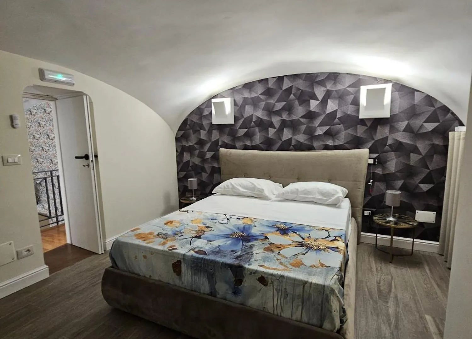Napoli The Charme Bed & Breakfast İtalya