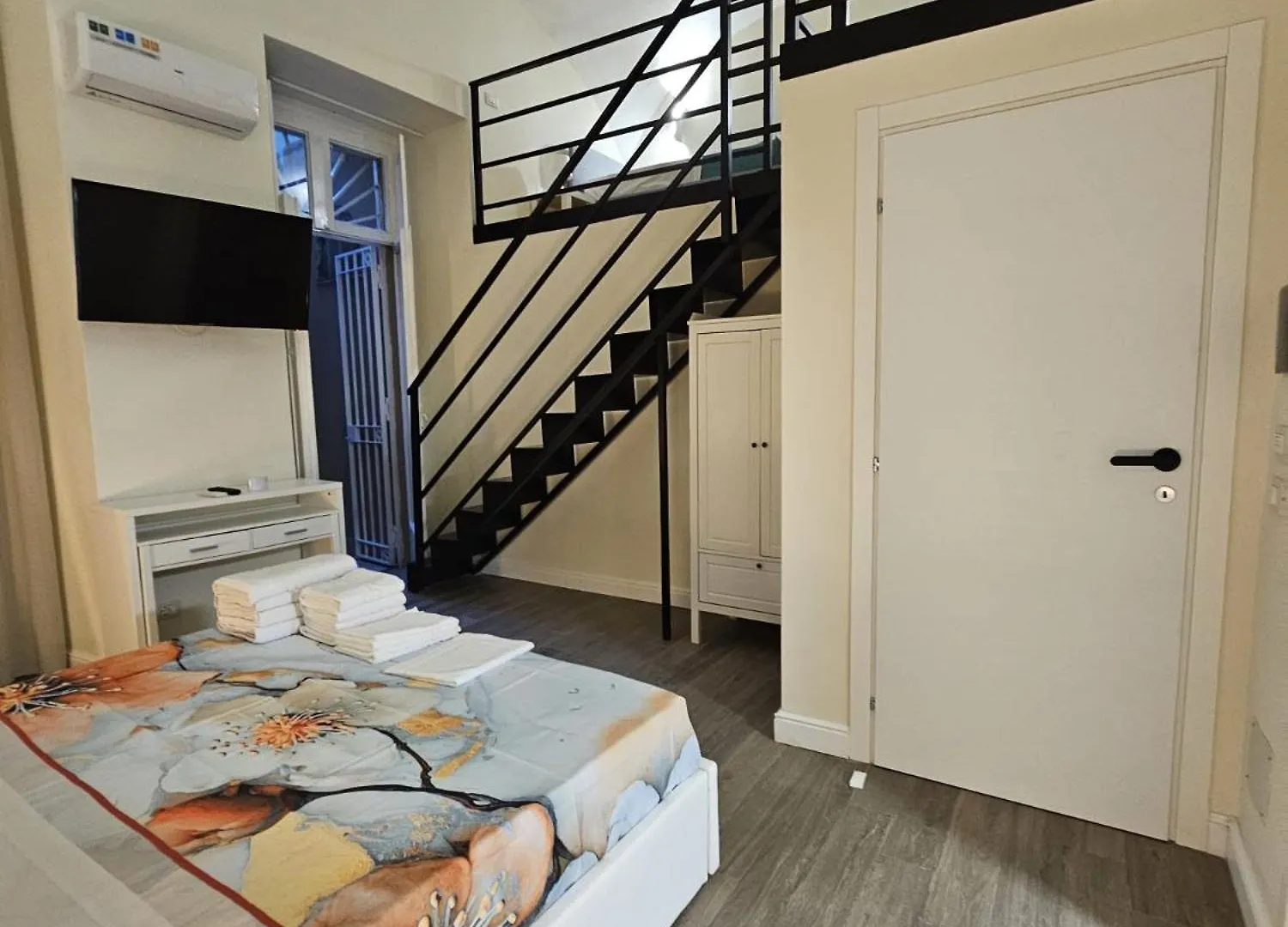 Napoli The Charme Bed & Breakfast Italy
