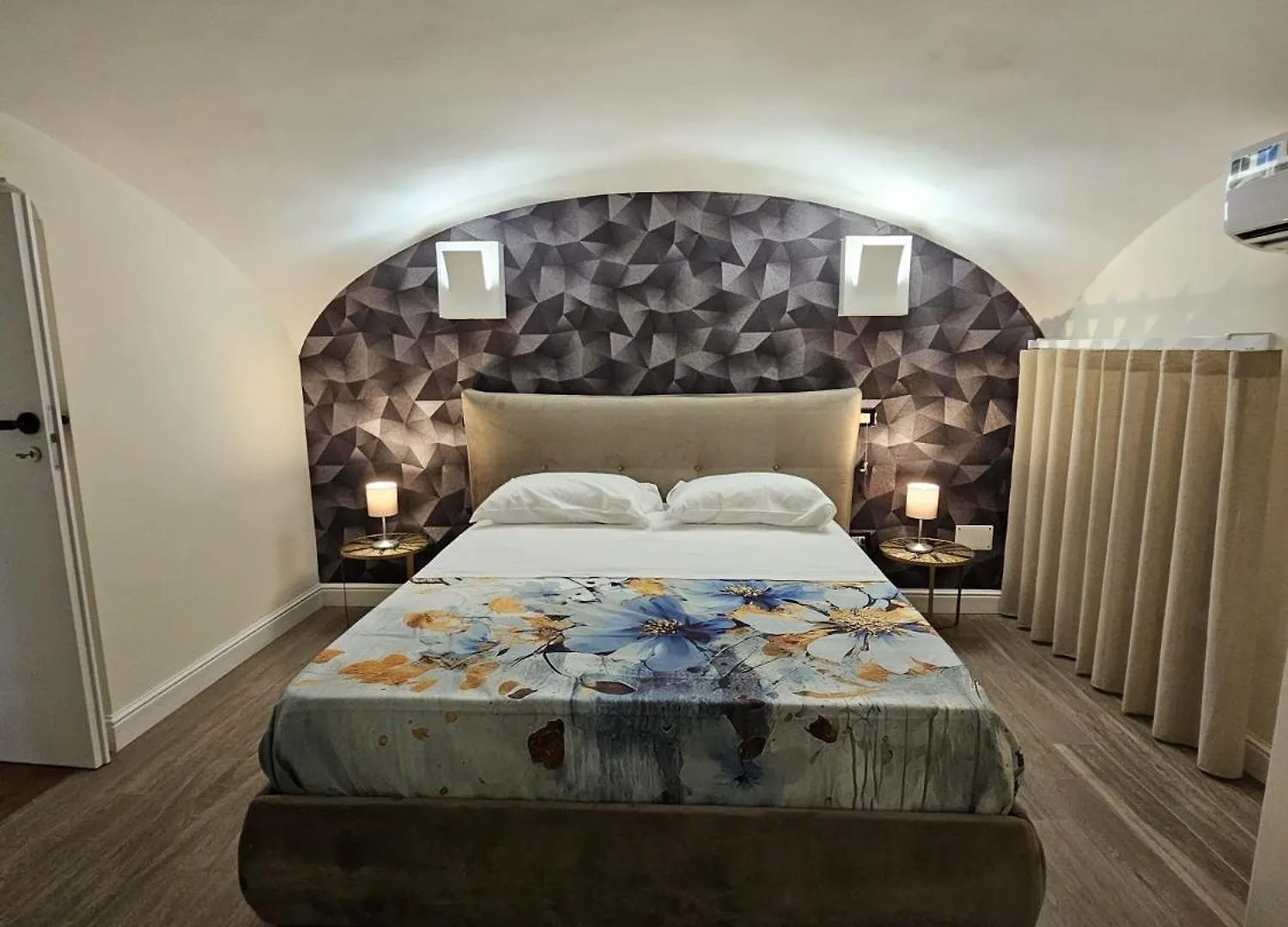 Napoli The Charme Bed & Breakfast Italy